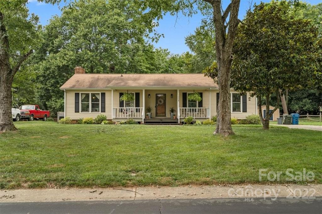 1008 Country Place Drive Matthews NC 28105