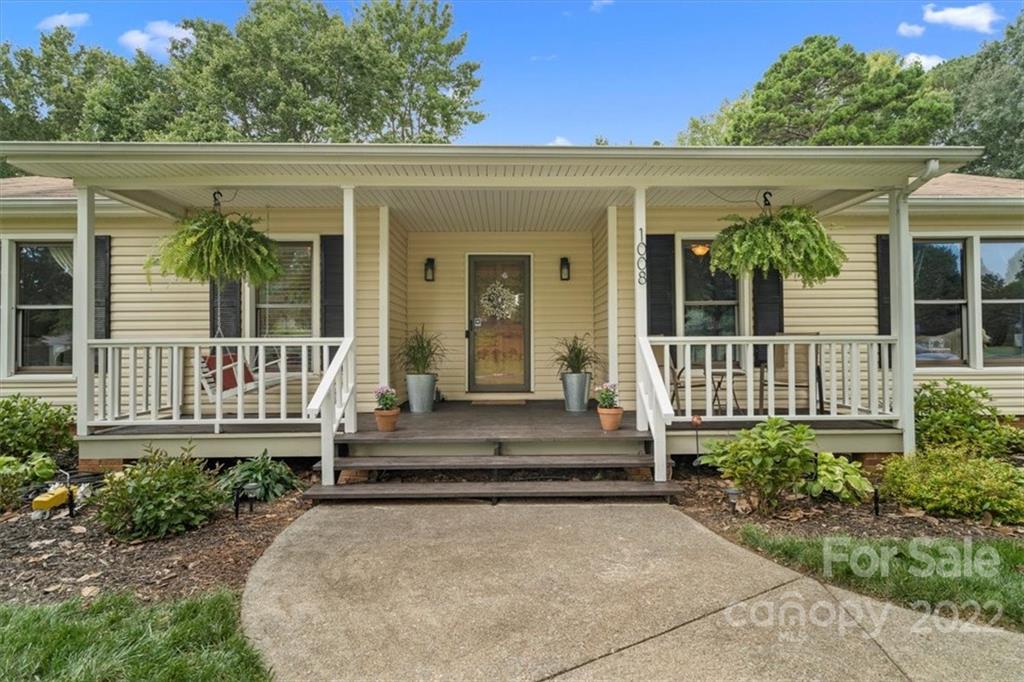 1008 Country Place Drive Matthews NC 28105