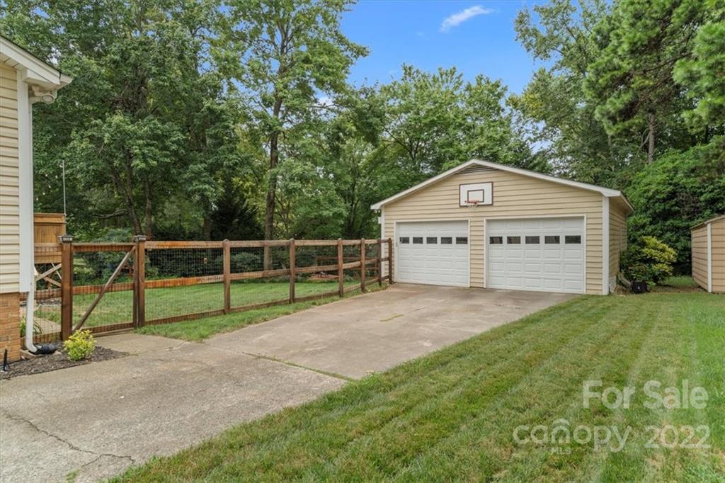 1008 Country Place Drive Matthews NC 28105