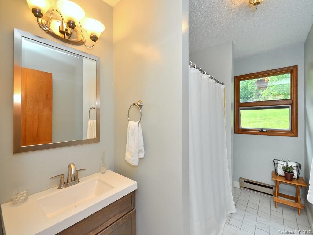 16 Leslie Lane Canton NC 28716