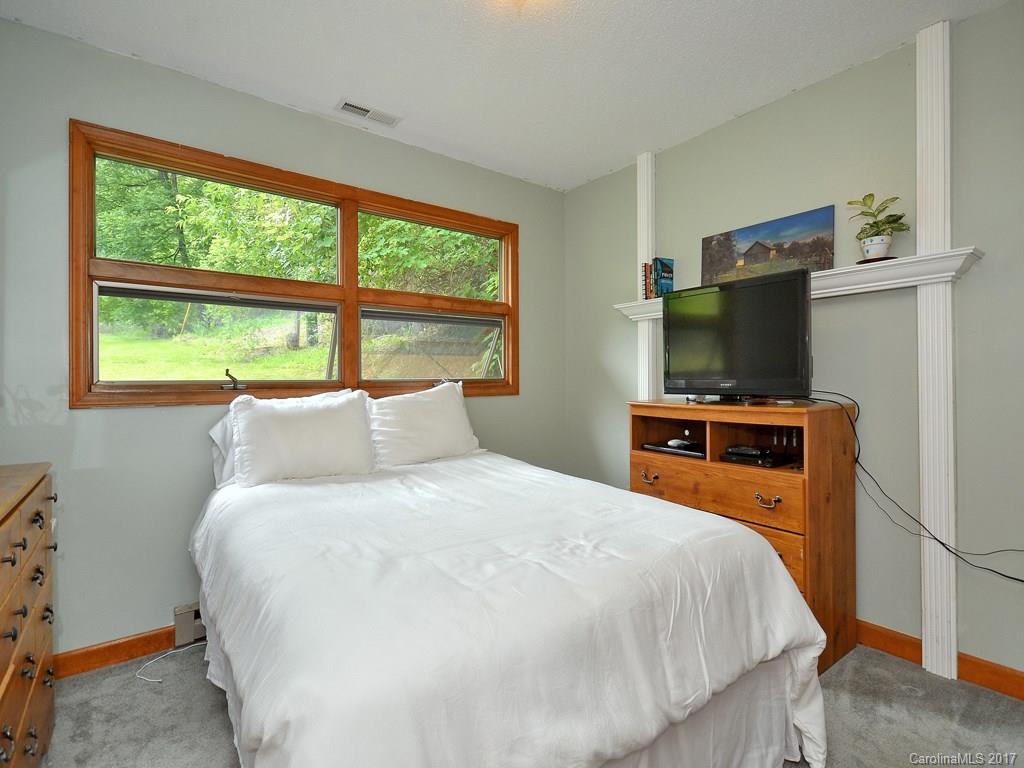 16 Leslie Lane Canton NC 28716