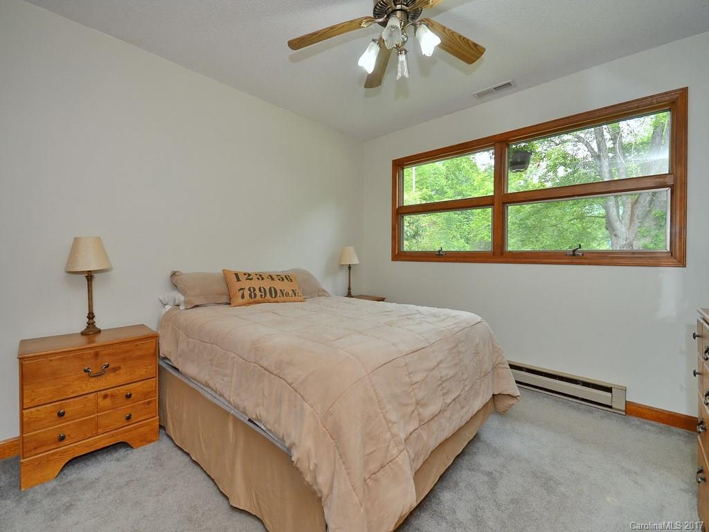 16 Leslie Lane Canton NC 28716