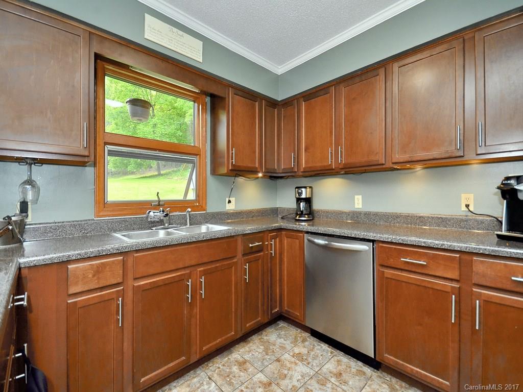 16 Leslie Lane Canton NC 28716