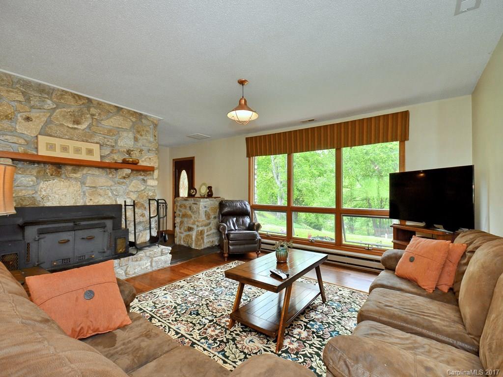 16 Leslie Lane Canton NC 28716