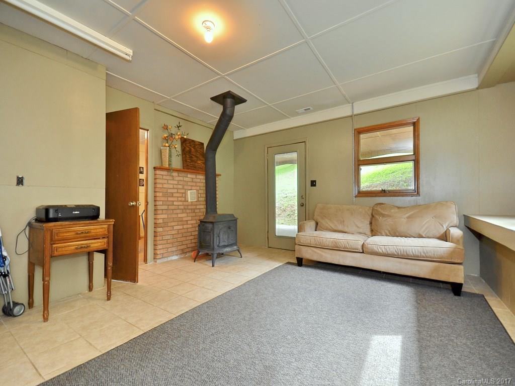 16 Leslie Lane Canton NC 28716