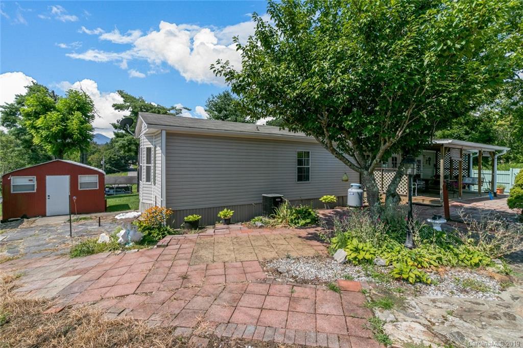 380 Youngs Cove Road Candler NC 28715