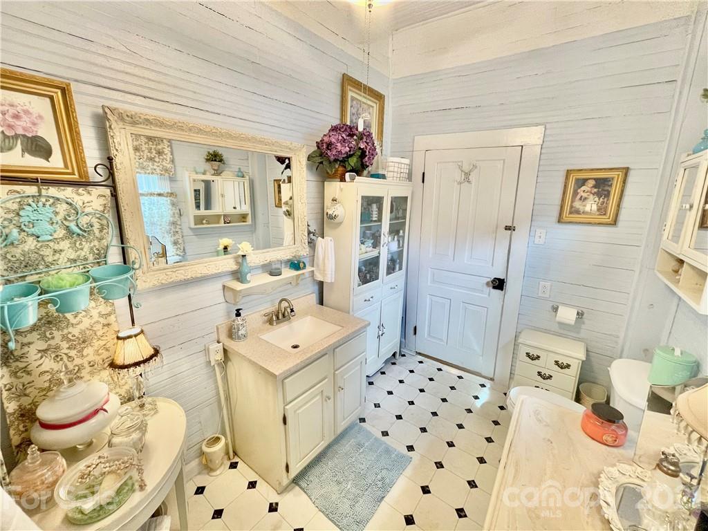 71 Salisbury Avenue Old Fort NC 28762
