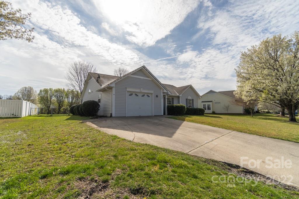 1007 Thorncrest Drive Fletcher NC 28732