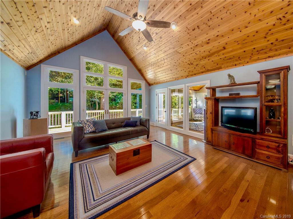20 Cane Crest Circle Fairview NC 28730