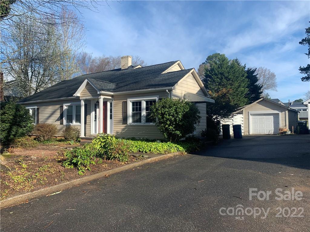 123 8th Avenue NE Hickory NC 28601