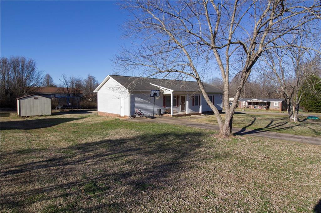 2109 Essex Street Newton NC 28658
