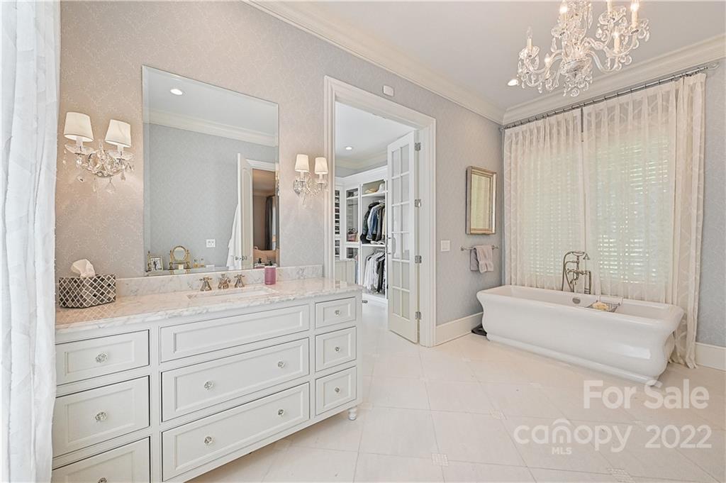 907 Huntington Park Drive Charlotte NC 28211