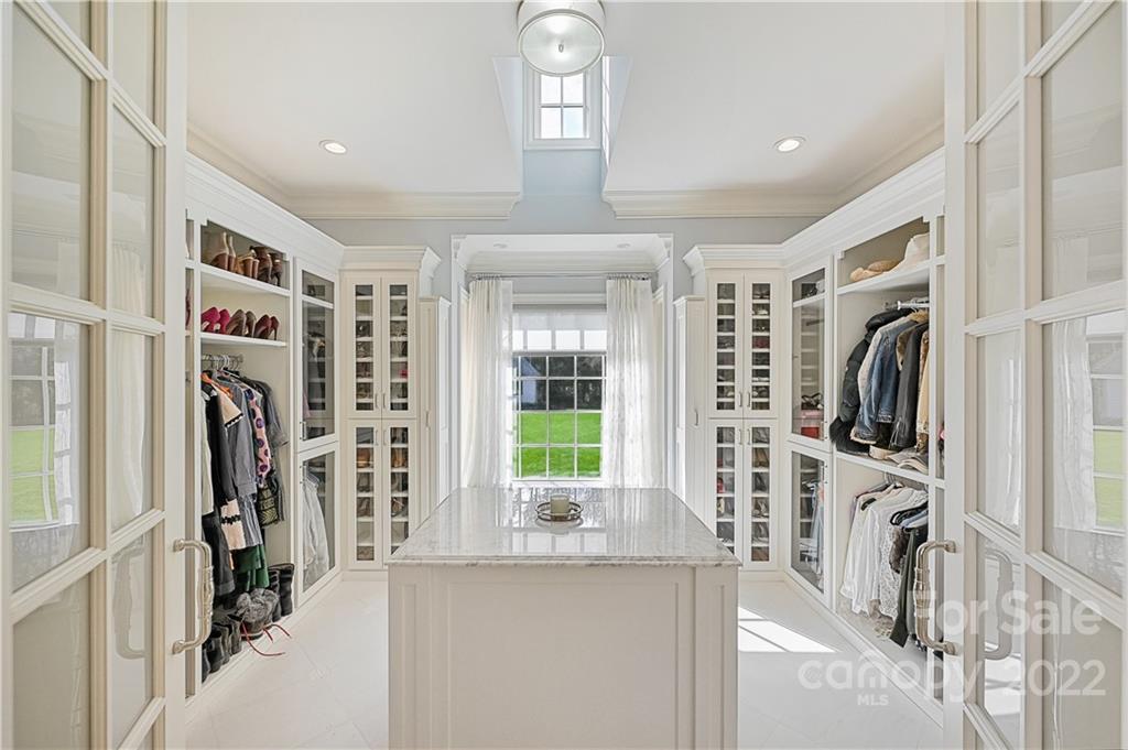 907 Huntington Park Drive Charlotte NC 28211
