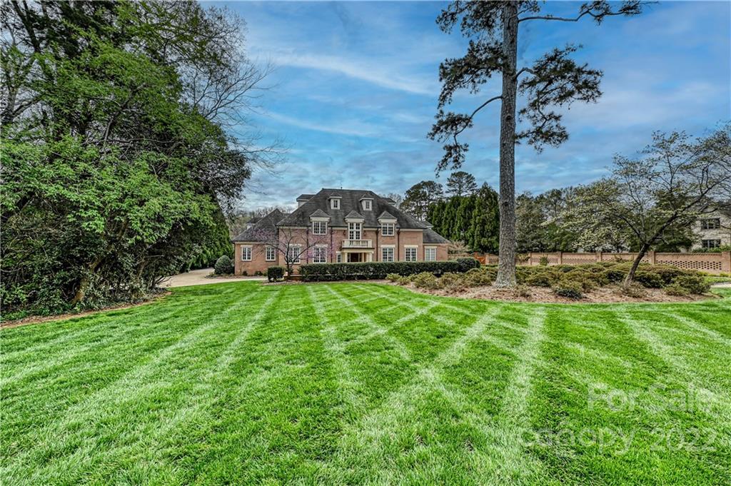 907 Huntington Park Drive Charlotte NC 28211