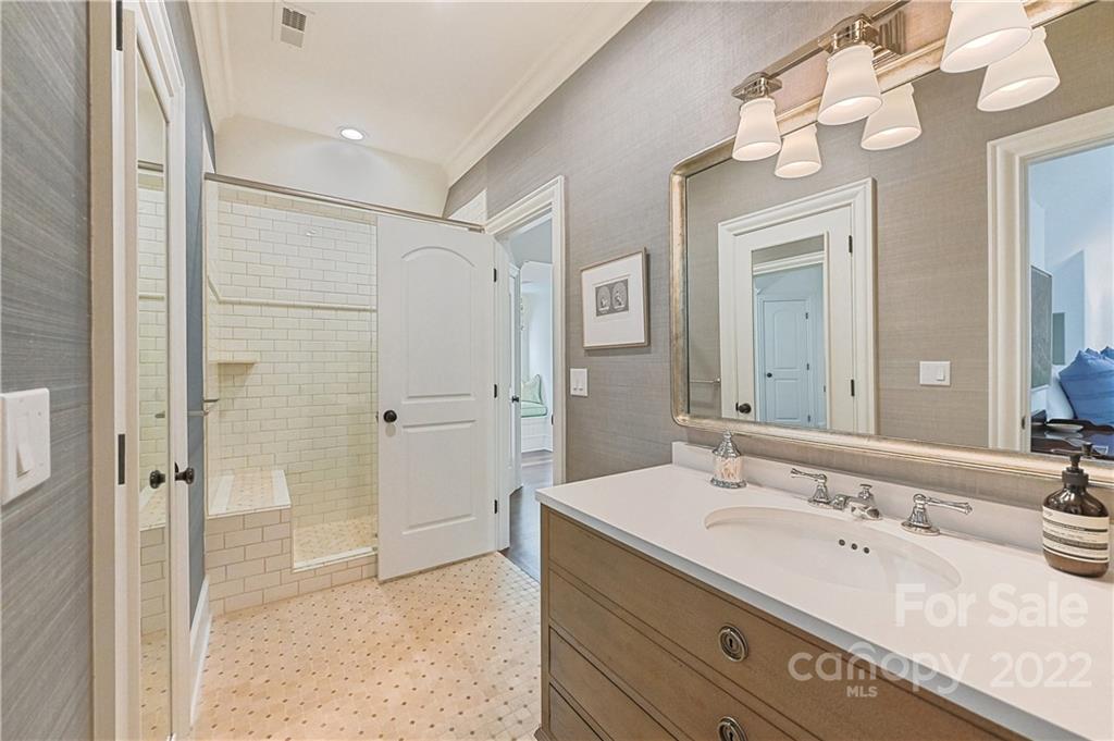 907 Huntington Park Drive Charlotte NC 28211