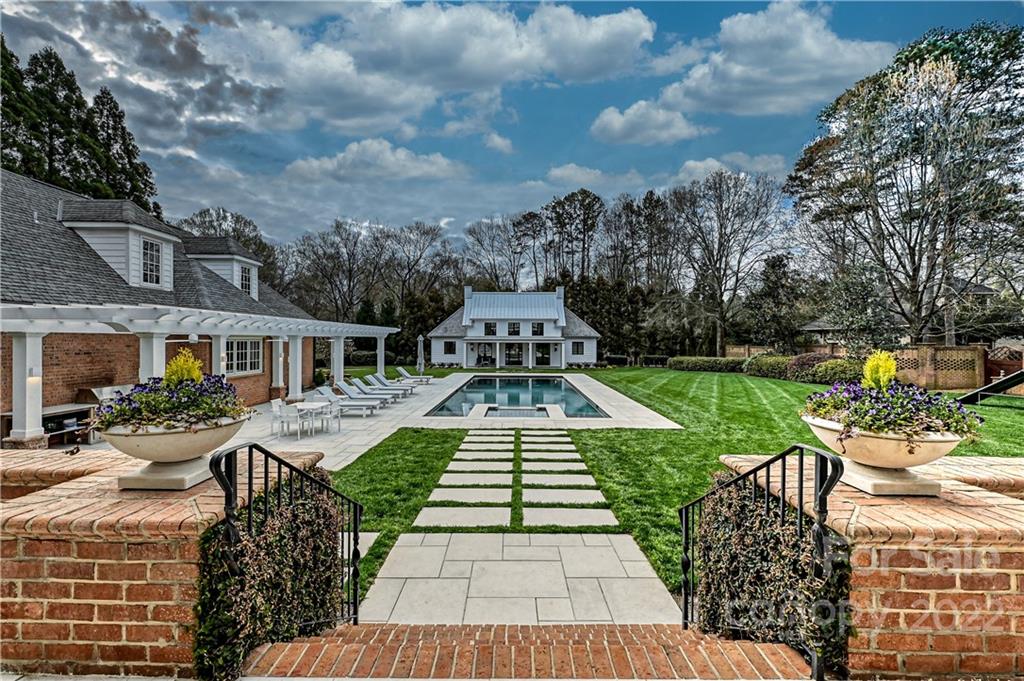 907 Huntington Park Drive Charlotte NC 28211