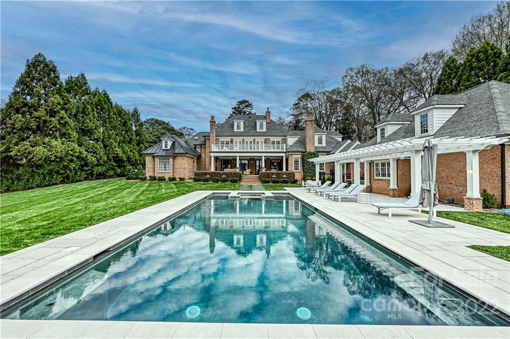 907 Huntington Park Drive Charlotte NC 28211