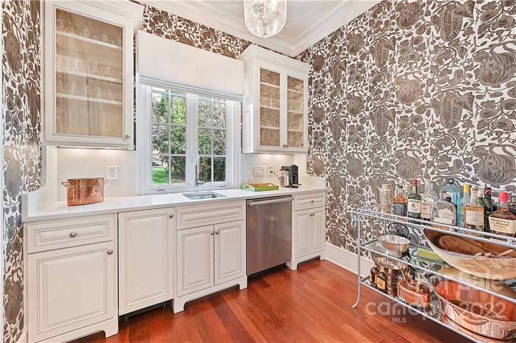 907 Huntington Park Drive Charlotte NC 28211