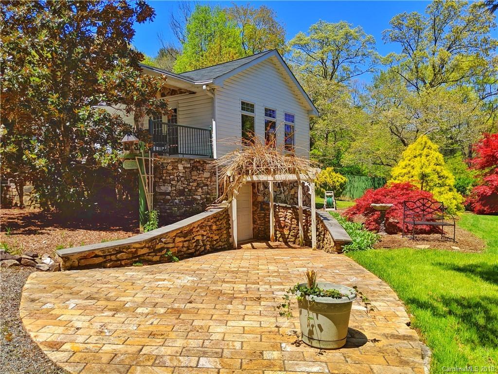 16 Old Bee Tree Road Swannanoa NC 28778
