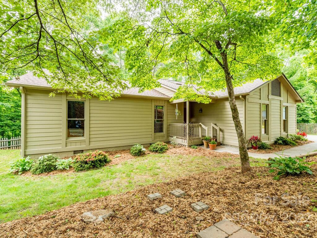 17 Pine Ridge Trail Arden NC 28704