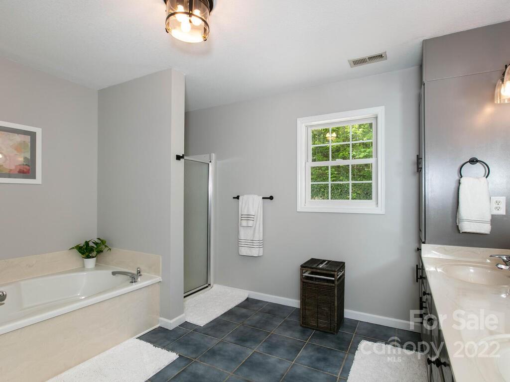 15 Devonshire Court Candler NC 28715