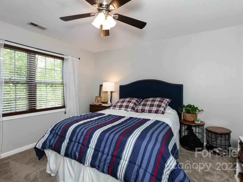 15 Devonshire Court Candler NC 28715