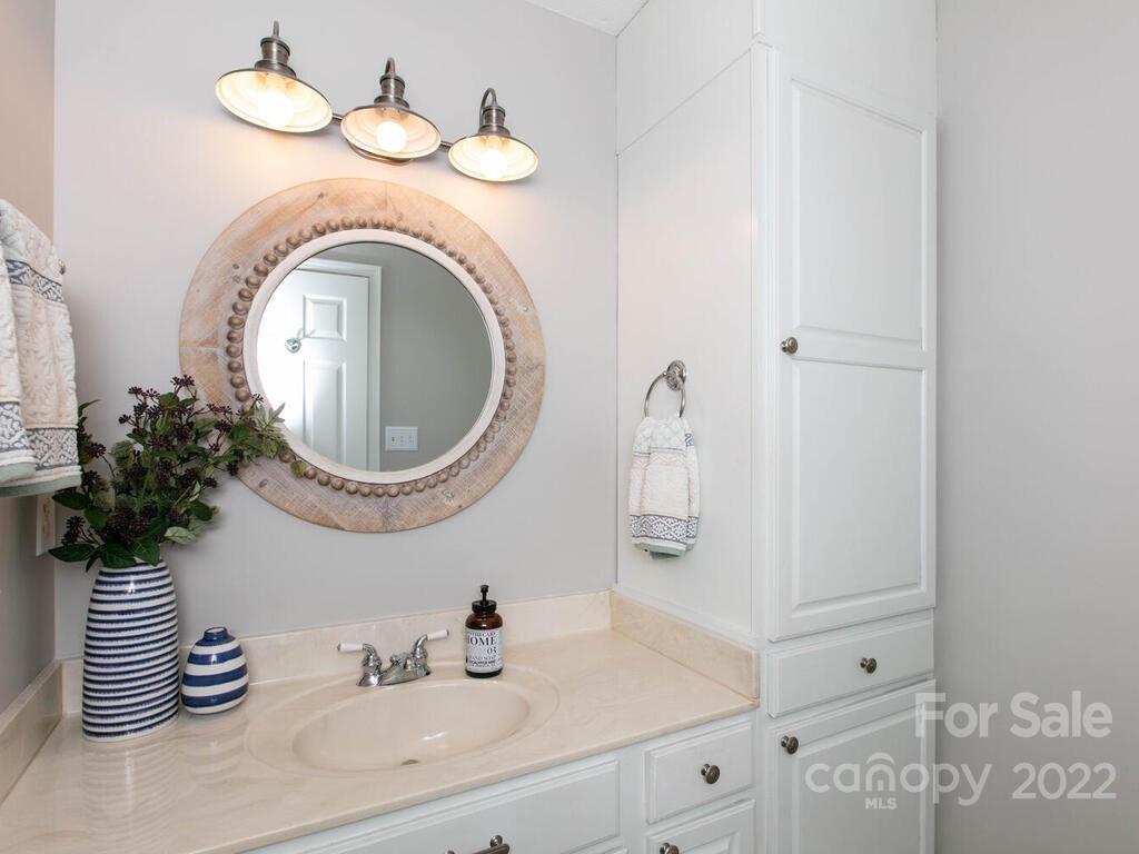 15 Devonshire Court Candler NC 28715