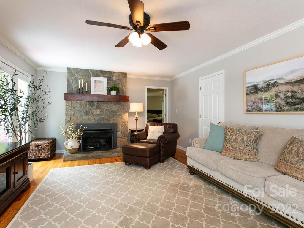 15 Devonshire Court Candler NC 28715