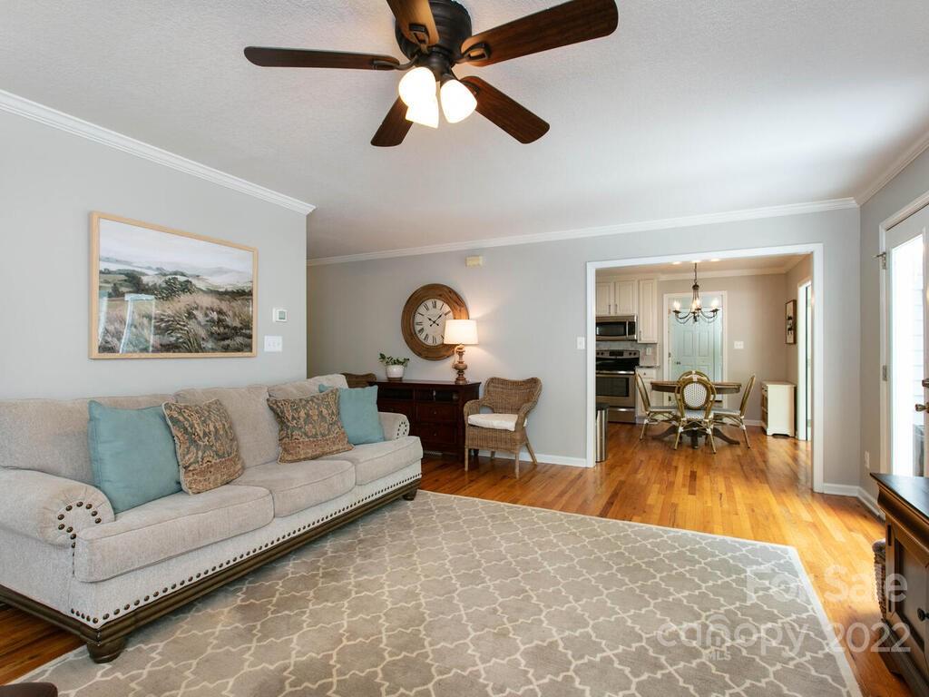 15 Devonshire Court Candler NC 28715