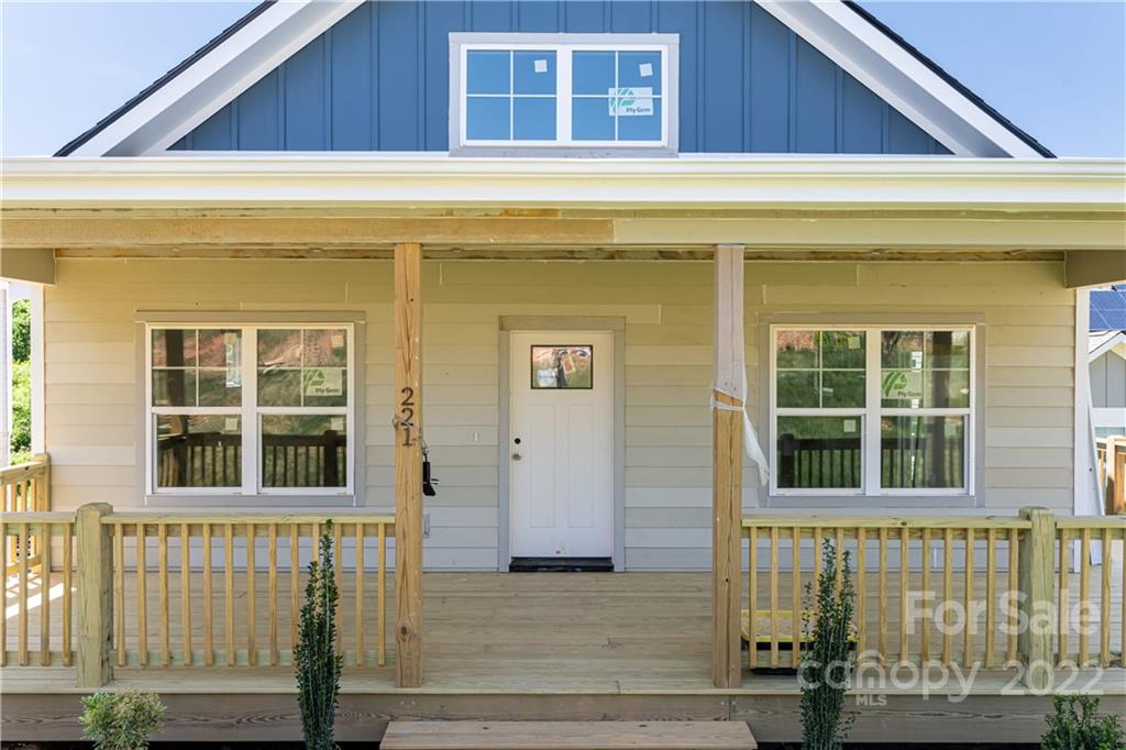 221 Oak Meadow Lane Asheville NC 28804
