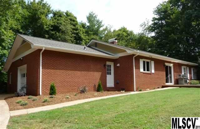 6201 Mountainside Drive Hickory NC 28601