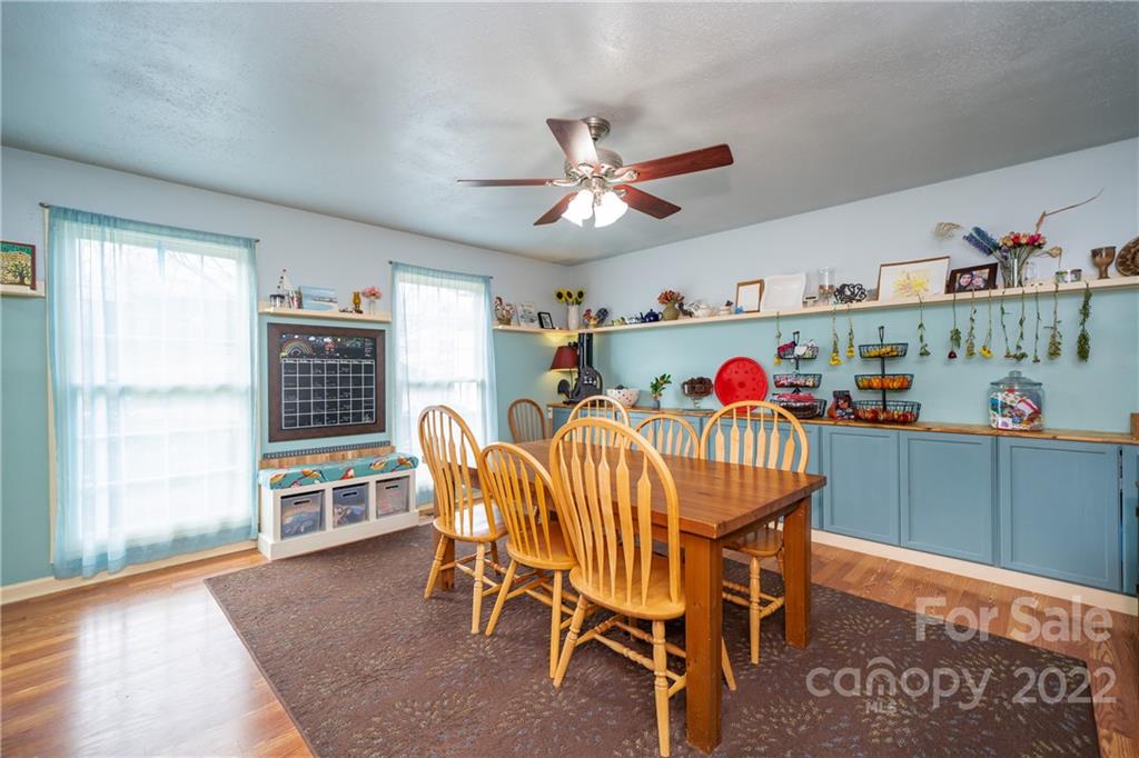 23 Pleasant Run Asheville NC 28806