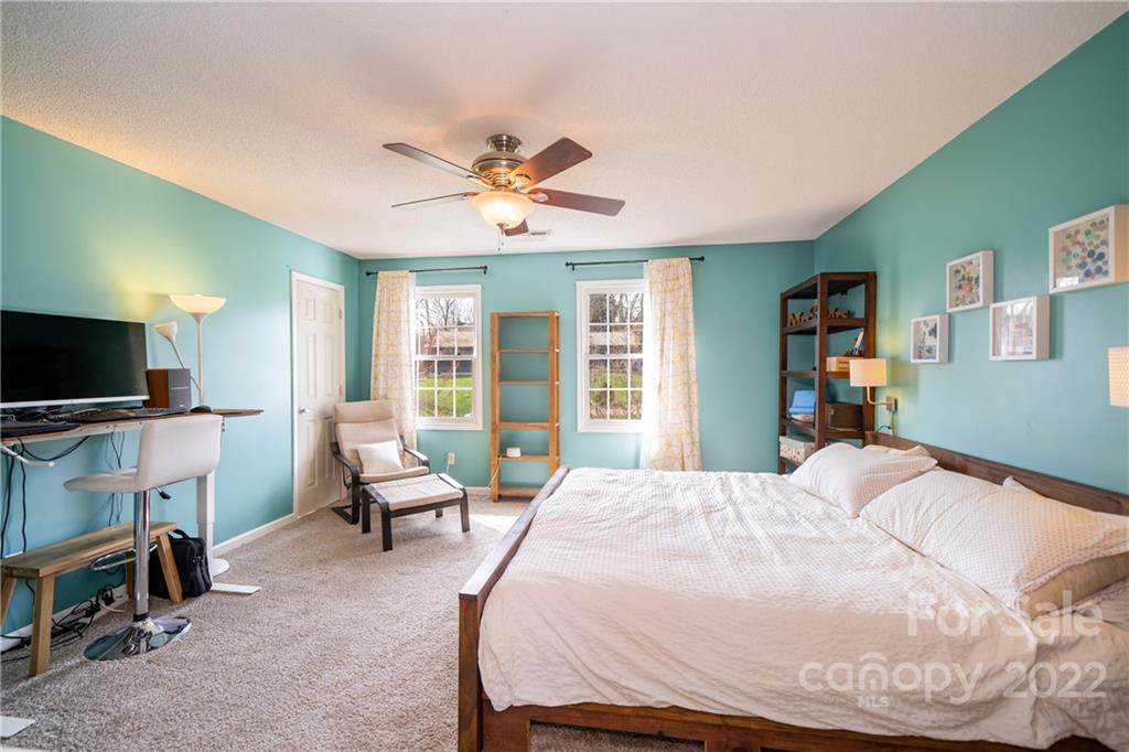 23 Pleasant Run Asheville NC 28806