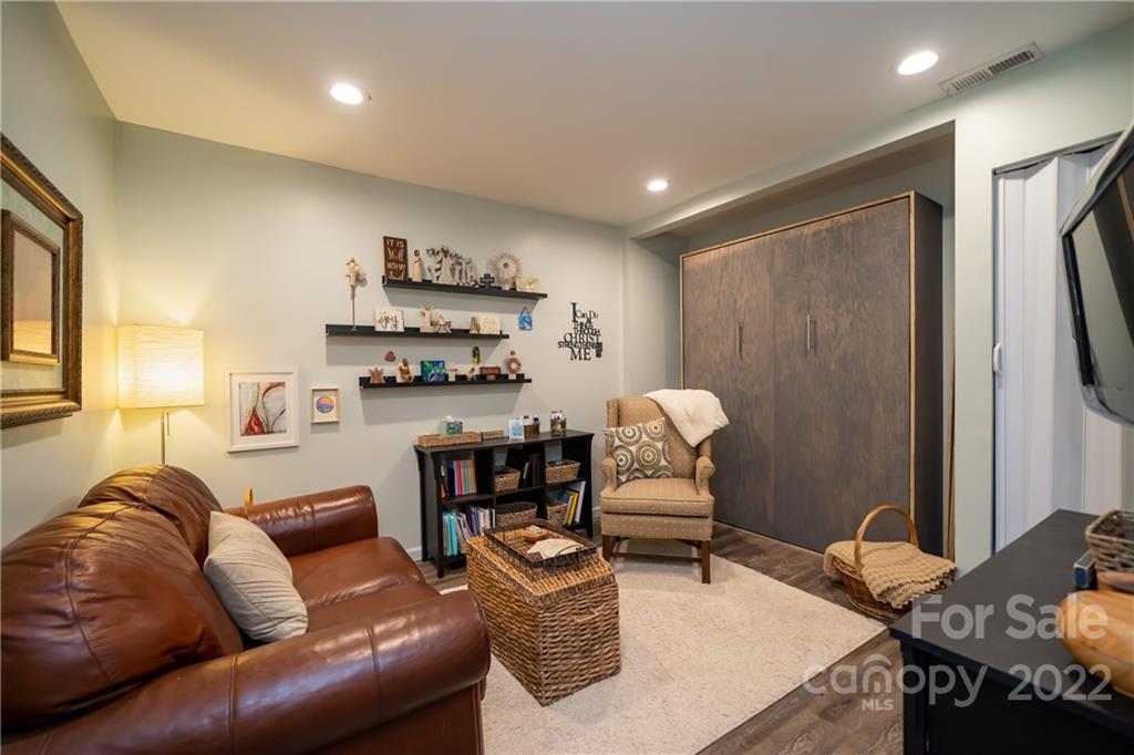 23 Pleasant Run Asheville NC 28806