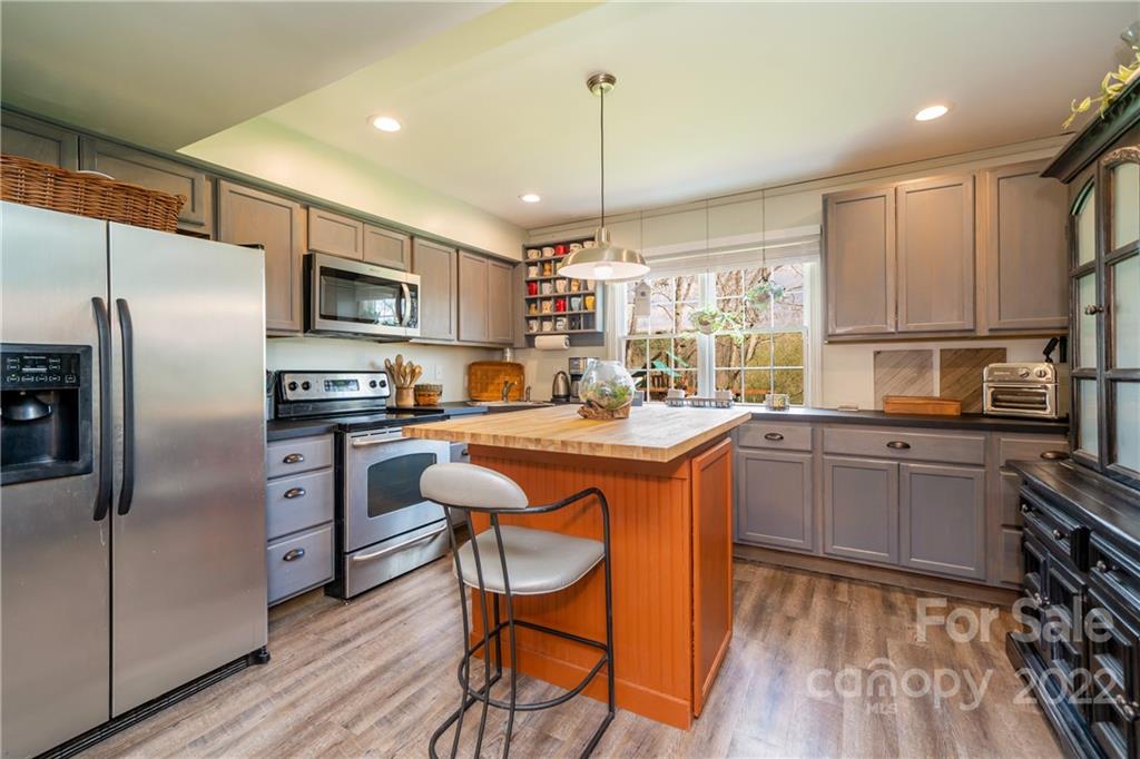 23 Pleasant Run Asheville NC 28806