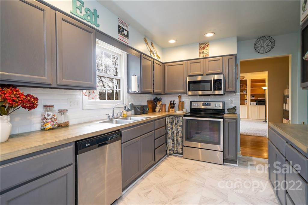 23 Pleasant Run Asheville NC 28806