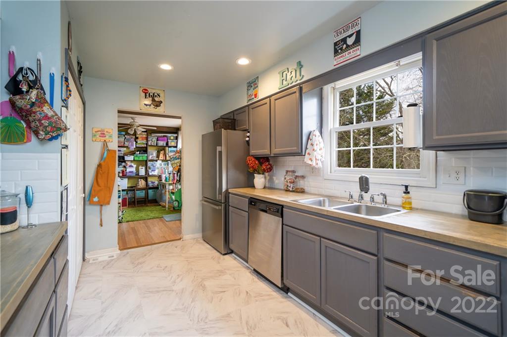 23 Pleasant Run Asheville NC 28806