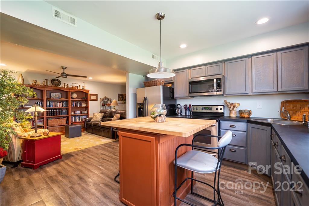 23 Pleasant Run Asheville NC 28806