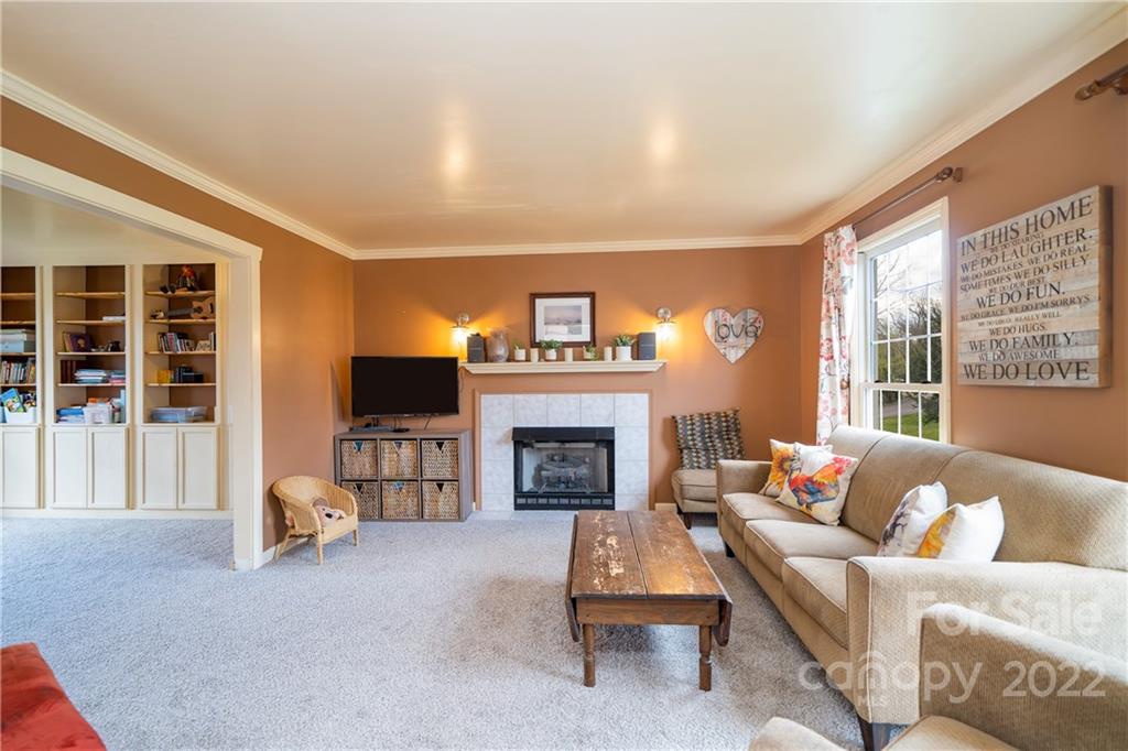 23 Pleasant Run Asheville NC 28806
