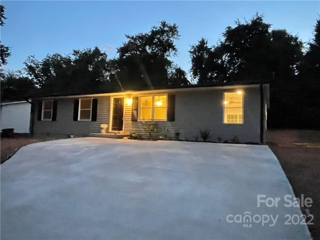 1240 Suncrest Avenue Statesville NC 28677