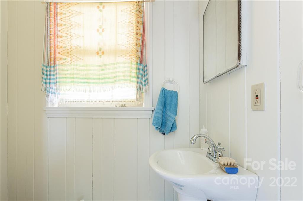 45 Ottari Road Asheville NC 28804