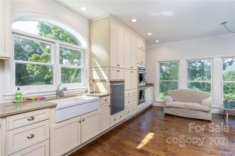 82 Sanctuary Road Swannanoa NC 28778