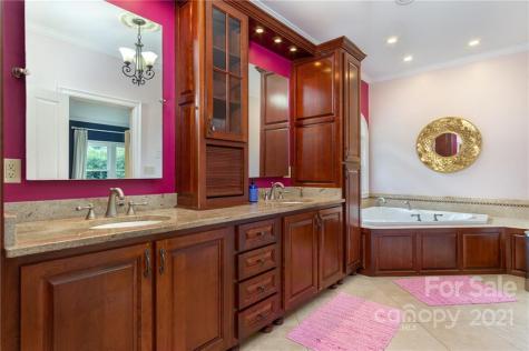 82 Sanctuary Road Swannanoa NC 28778