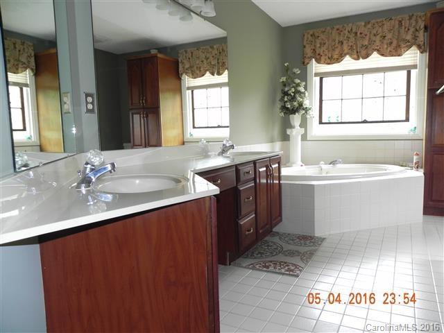 14 Lowry Lane Weaverville NC 28787