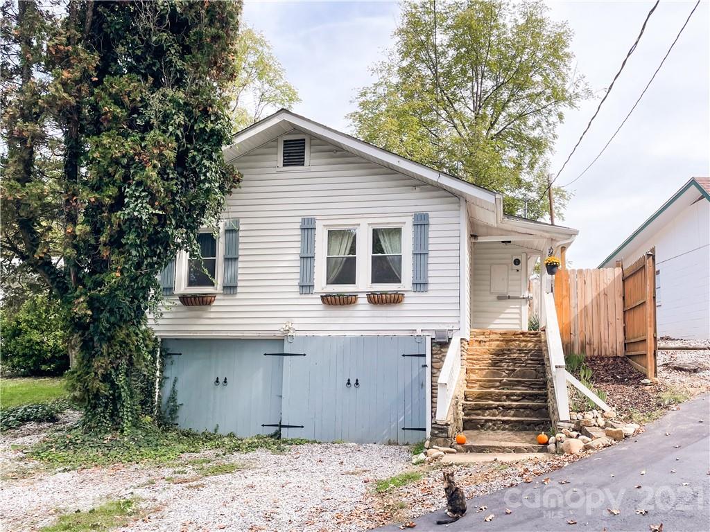 1585 County Road Waynesville NC 28785