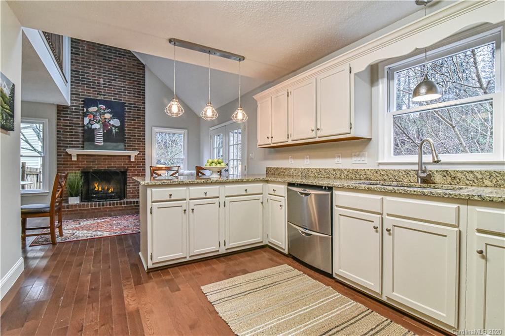 18 Marlwood Court Asheville NC 28804