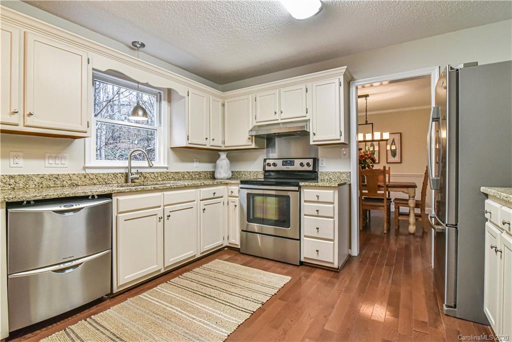 18 Marlwood Court Asheville NC 28804