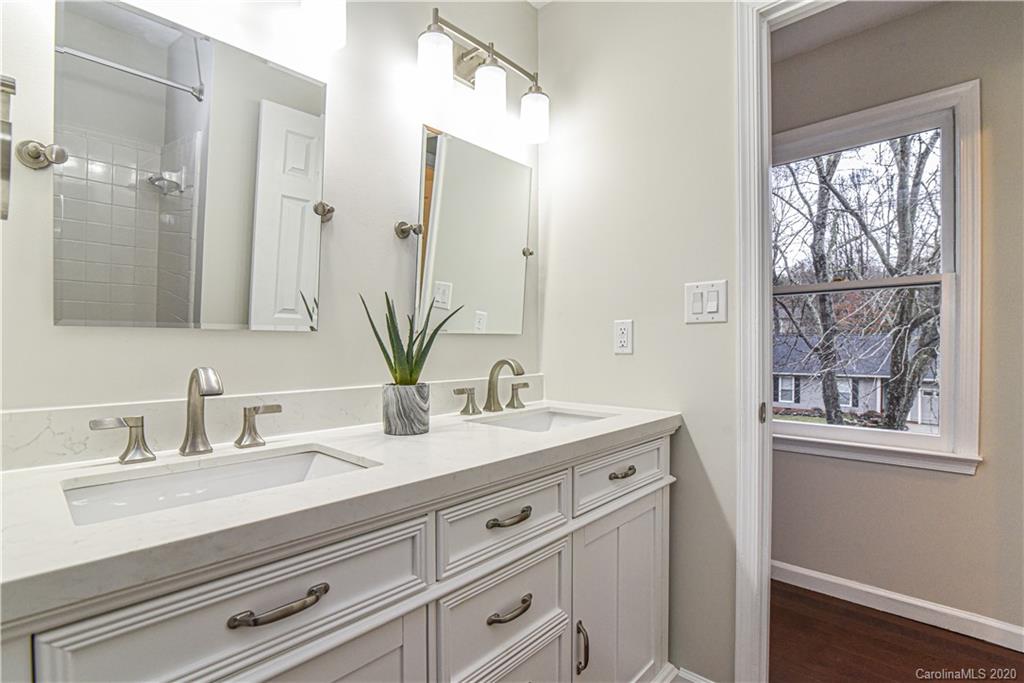 18 Marlwood Court Asheville NC 28804