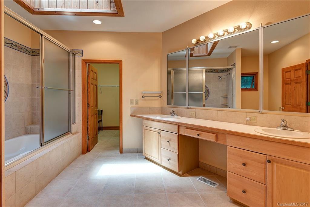 14 Applecross Road Weaverville NC 28787
