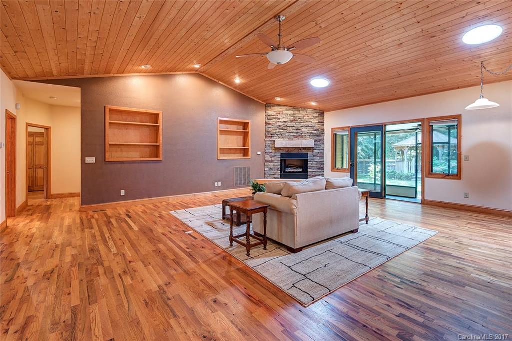 14 Applecross Road Weaverville NC 28787